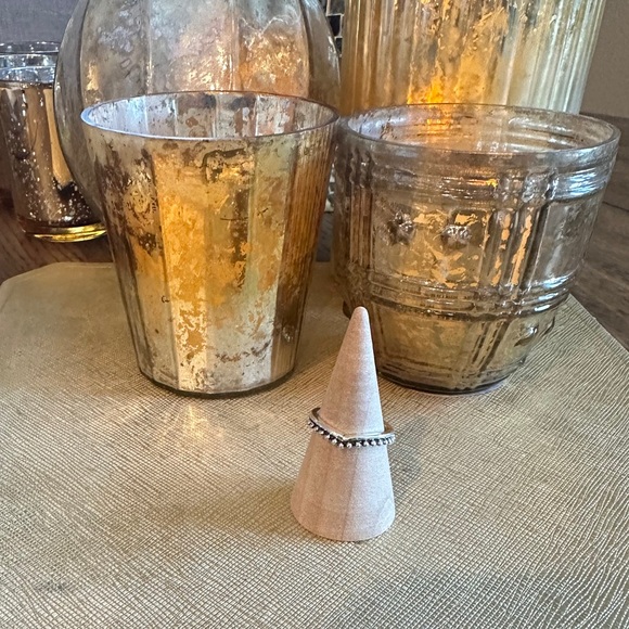 NEW ring silvery ring
size 4.5
Mix and match
silvery metal
Ornate, vintage look - Picture 1 of 2